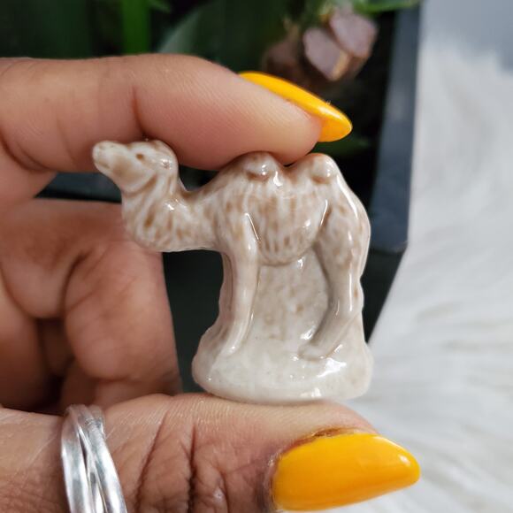 Wade Red Rose Tea Collectible Ceramic Zebra & Camel Figurine Set - Picture 5 of 7